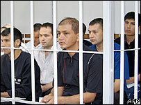 15 مردی که در ازبکستان با اتهامات تروريستی مواجه هستند در ديوان عالی ازبکستان در تاشکند، 20 سپتامبر 2005