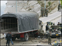 Caminhão do Exército e carro-bomba em Bogotá