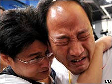 Huấn luyện viên Tôn Hải Bình khóc khi Lưu Tường phải bỏ cuộc