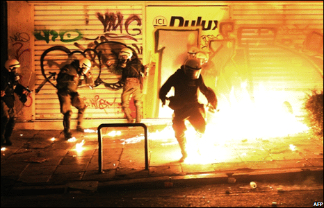 Cảnh sát lo dẹp bạo động ở Athens