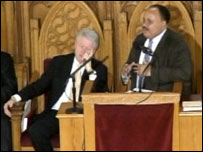 Bill Clinton durante sermão em igreja