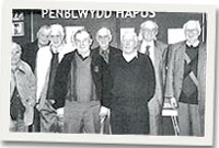 Yr wyth oedd yn bresennol yn y cyfarfod cyntaf