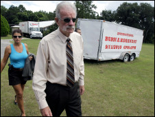 القس جونز يرفض التراجع عن خطوته