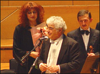 لوريس چکنواريان در کنسرتی در لندن