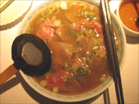 Một số tiệm ăn Việt Nam do người Nhật nấu và quản lý có bán cả phở