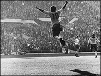 Vavá comemora seu gol na final