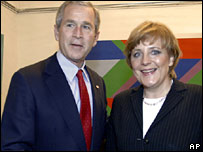 TT Bush và bà Merkel