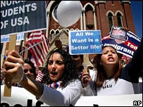 Mulheres em protestos sobre a lei de imigração nos EUA