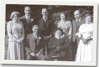 Teulu Bwlchyblaen - Kate, Morgan, William Hefin, David Tom a Doris, gyda'u rhieni William John a Hannah Rees