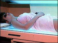 Solaryumda bir kadın