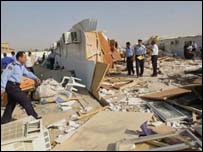 A delegacia foi demolida pelos veículos militares britânicos