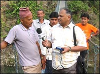 बीबीसी संवाददाता रामदत्त त्रिपाठी माओवादियों के साथ