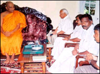 Malwatte Mahanayake thero meeting a TNA delegation  (library photo)