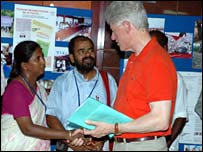 परमेश्वरन और चूडामणि क्लिंटन के साथ