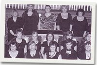 Rhai o aelodau Côr Merched y Rhos