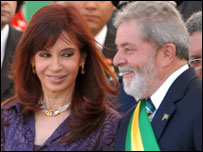Os presidentes Cristina Kirchner e Luis Inácio Lula da Silva (Foto: Wilson Dias/ABr)