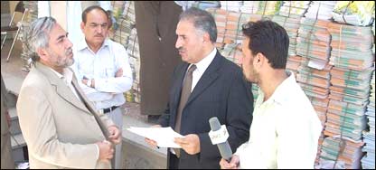 کمک کتاب از طرف پروژه هاى تعليى بى بى سى، براى  وزارت معارف افغانستان