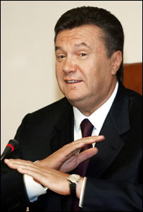 Віктор Янукович на засіданні уряду, де він закликав відібрати недоторканність у всіх. Фото Укрінформ