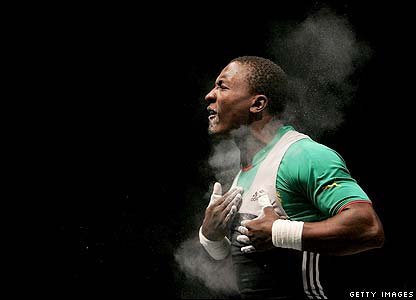 Di Pesta Olahraga Persemakmuran, yang berlangsung di Melbourne, Australia, Brice Vivien Batchaya dari Kamerun merayakan keberhasilannya dalam angkat berat 85 kg.