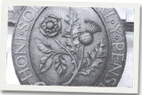 Gwaith comisiwn arfbais Ysbyty Frenhinol Chelsea