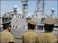 Chiến hạm Mỹ USS Vandegriff thăm cảng Sài Gòn tháng 11.2003