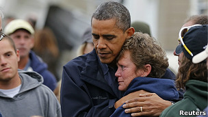 Obama ủy lạo nạn nhân bão Sandy