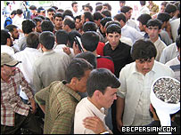 دانشجویان معترض در برابر خوابگاه دانشگاه هرات