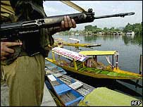 Keşmir'deki Hindistan askerleri