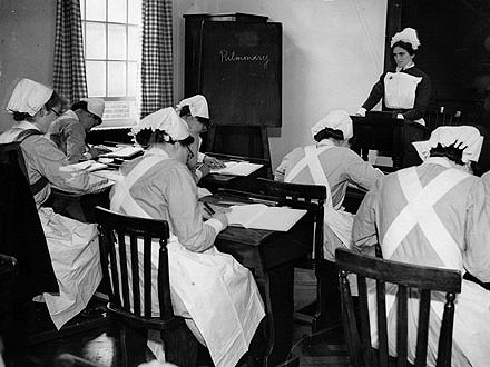 Nurses in lectures October 1937