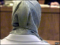 آموزگار زن مسلمان در دادگاه