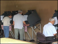 Cử tri người Việt tham gia bầu cử sớm tại Houston 