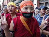 नेपाल में विरोद्ध प्रदर्शन करते तिब्बती (फ़ाइल फ़ोटो)