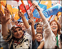 22 Temmuz seçimleri öncesi bir AKP mitingi