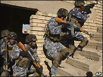 Lực lượng an ninh Iraq tập luyện hôm 11.12.08