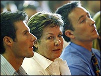 باب وولمر کی بیوہ جل اپنے دونوں بیٹوں کے ہمراہ