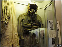 Quần áo phi công của McCain trong bảo tàng