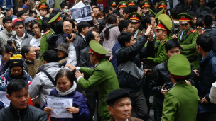 Công an giải tán biểu tình chống Trung Quốc hôm 9/12