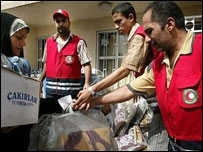 Irak Kızılayı çalışanları