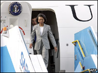 Condoleezza Rice desembarca de avião do governo americano