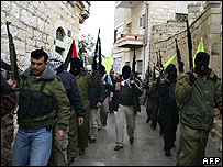 جنگجویان در حال رژه در بیت اللحم