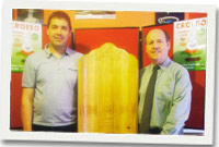 Gareth Rees, Hermon gyda Tom Defis, Cadeirydd y Pwyllgor Gwaith