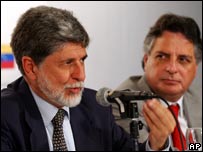 O ministro das Relações Exteriores, Celso Amorim, falando durante a reunião