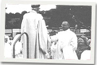 Dr Hefin Jones yn cael ei urddo â'r Wisg Wen yn Eisteddfod Genedlaethol 2007