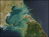 भारत और श्रीलंका के बीच समुद्रजल में रामसेतु होने का विश्वास किया जाता है