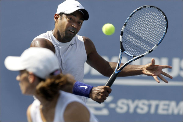 मिक्स्ड डबल्स में पेस की विजय