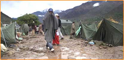  زلزلے کے متاثرین کے لئے ایک امداد کیمپ