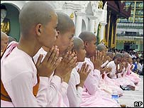 Các ni cô Miến Điện tham gia vào cuộc biểu tình