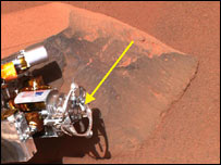 Sonda Spirit perfura buraco em pedra de Marte