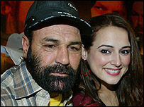 ليندا آرسنیو و حنيف همگام