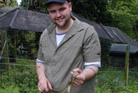 Dylan Davenport a'i neidr - llun gan Axle Barlow 